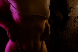 sesja kobieca zdjęciowa pod prysznicem